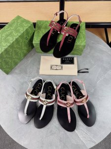 实价： Gucci 古琦 2025春夏新款 顶级版本原版一致 专柜主打最新款 电绣拖鞋 硬货上新 代购级别！高级感十足！国内外博主刷爆的一款，复古又时髦 上脚美