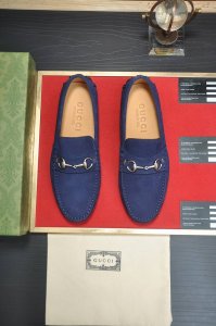 出厂价 古奇 Gucci 高端牛里 新款gucci* 古奇豆豆鞋！选用进口原版牛皮，内里头层舒适牛皮内里！原版耐磨橡胶大底！高品质精品！码数38-44！