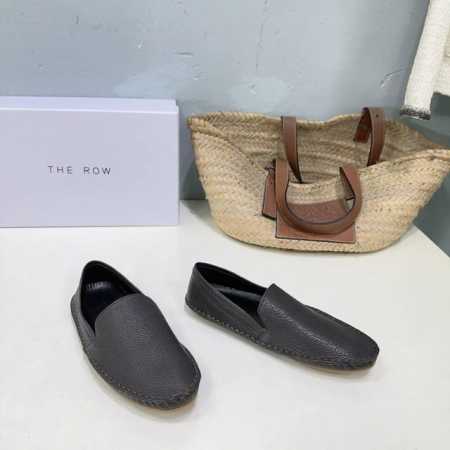 高品质出厂 ！ 小众潮牌！The Row25春夏新品小众复古简约平底乐福鞋单鞋！ 此款奶奶鞋有种慵懒随性的感觉，很随意的时髦，好穿不磨脚，延续了一贯的极简风格， - 点击图像关闭