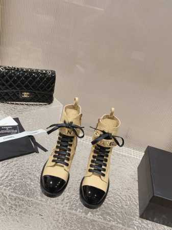 高版本 CHANEL｜小香24S秋冬新品 菱格拼色圆头厚底增高松紧马丁靴 超级好穿又百搭的款式 市面最高版 简约款更多的心思会花在面料和鞋型上 要做到秀气有线条 - 点击图像关闭
