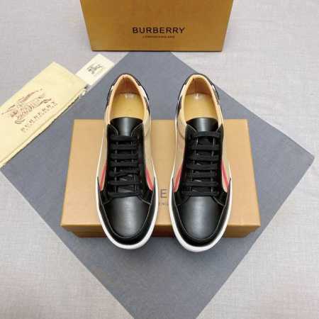 新款 Burberry 巴宝莉新款经典条纹布搭配进口牛皮，羊皮内里非常舒适，原版大底，两色选、细节决定品质，欢迎对比，码数：38-44 编号019 - 点击图像关闭