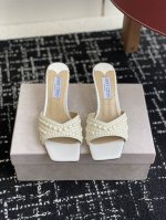 代购级 早春珍珠 水晶钻 拖鞋Jimmy Choo 周仰杰25春夏系列 重逢惊艳 优雅邂逅 碰撞之美 时尚国外博主同款街拍推荐 造型大胆别致 鞋面 搭配钻面 时