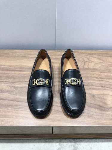 gucci男士新款精品皮鞋，鞋面进口牛皮，水染牛皮内里，真皮大底，标准码38-44，现货