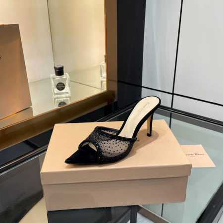 gianvito rossi 2025 新款拖鞋顶级版本，代购品质！施华洛奇水钻尖头高跟拖鞋，宛如从童话中走来的仙履。施华洛奇水钻璀璨耀眼，如同繁星点点镶嵌其上 - 点击图像关闭