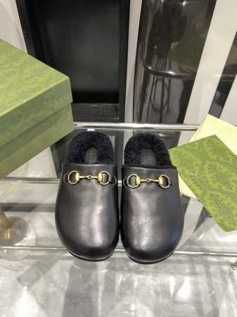 顶级品质 GUCCIss2024秋冬｜平底羊毛拖鞋新品 超舒适的 双带毛拖 简约随性 时髦有范， 慵懒又不乏高级感，最舒适的拖鞋没有之一 随意上脚都好看有型，绝 - 点击图像关闭