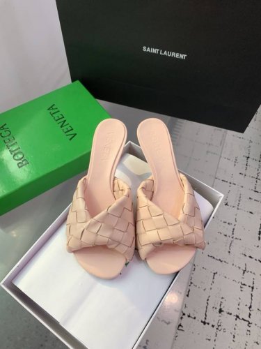 Bottega Venetabv Blink系列纽结编织饰带高跟凉拖鞋 Ins 小红书巨多网红明星上身 真的太美了高级穿着又仙女 简约时髦又有设计感而且非常非常