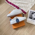 橙子出厂价p louis Vuitton 路易威登 Lv新款小白鞋 吊坠休闲鞋板鞋 码数 35-41