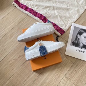 橙子出厂价p louis Vuitton 路易威登 Lv新款小白鞋 吊坠休闲鞋板鞋 码数 35-41