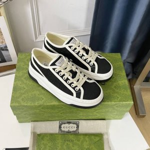 橙子出厂价p gucci 古驰 经典刺绣Gg低帮老花厚底帆布鞋 休闲鞋板鞋 情侣款 gg标识由始于 30年代的早期 Gucci钻石萎格纹演化而来 于20世纪70