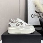 chanel香奈儿熊猫鞋 2025专柜顶级休闲款运动鞋 这款经典设计 鞋面多种工艺电绣的风格 大底却时尚运动 不平凡的拥入了多种配色元素 多元化混搭非常好看百搭