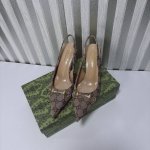 出厂： Gucci 新品 马衔扣尖头凉鞋这款优雅气质的尖头凉鞋采用:原版定制面料，进口Gg帆布 电镀五金马衔扣 造就超级有质感的新品，颇具辨识感的品牌元素马衔扣