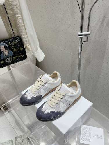 情侣款 MaisonMargiela MM6 马吉拉 情侣款针织连袜漏孔德训鞋 休闲运动鞋 原版购入开发 做货 鬼才设计师品牌，一个轻奢品牌 这一款德国训练鞋延