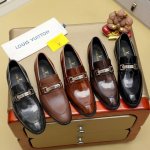 Louis Vuitton 路易威登 新款官网爆款！原版一比一复刻，那种沉稳内涵儒雅的品味无法言喻的开启时尚鞋履的旅程从容应对各种场合！大牌的气势不言而明！上脚