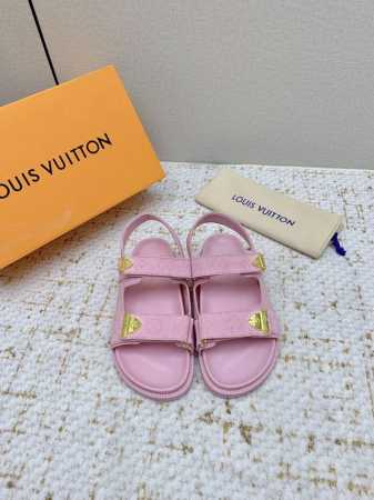 出厂 高版本 Louis Vuitton 路易威登 最新时尚休闲半凉鞋～代购级当季最新潮品 众多博主纷纷种草，入购原版开模定制 镂空组合设计与应用语言学硕士专业 - 点击图像关闭