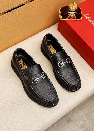 商品商标：Ferragamo 菲拉格慕 休闲皮鞋 正码码数: 38-44 45订制 商品材料：精选 进口头层十字纹牛皮鞋面+奢华五金扣，进口水染牛皮内里。强烈立