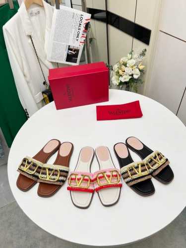 工厂P价 女装女鞋 运动原单 Valentino.华伦天奴 最新系列 手工编织细节完美 非常亮眼的走秀系列推出 码数：35一43码