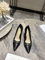 Dior2025 春夏新品钢印字母Logo单鞋 凉鞋系列 单鞋 高跟鞋 顶级版本 延续D家永恒经典！这款鞋低调不失华丽 性感又不显张扬 鞋型是大家都爱的秀气款