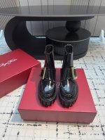 RV2024Viv' Go-Thick橡筋靴口厚底切尔西短靴！ 鞋面：进口亮面开边珠牛皮 高级质感满满 混种羊皮内里、垫脚 亲肤触感、柔软舒适、透气吸汗 奢华璀