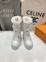 高版本出厂 L V fw24 new arrival～ L家驴家2024ss秋冬雪地靴羊毛短靴新品 甄选小牛皮材质，饰以monogram老花装饰，低调又不乏辨识