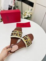 橡胶底 真皮大底330 Valentino.华伦天奴 最新系列 手工编织细节完美 非常亮眼的走秀系列推出 码数：35一43码