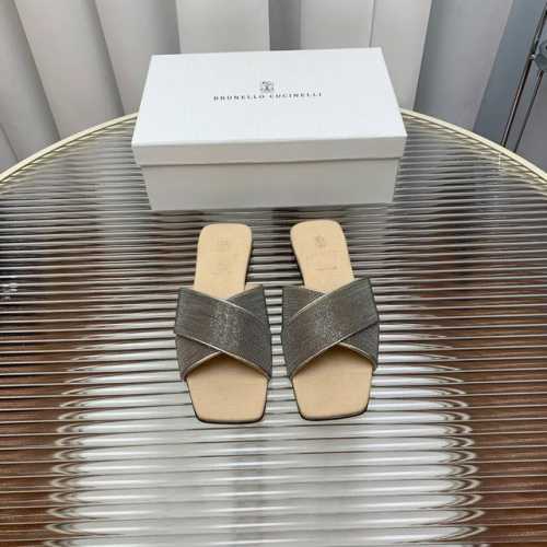 BrunelloCucinelli 。B C凉鞋上新款了。进口羊绒面料。内里进口羊绒，纯铜珠链，原版真皮底，上脚美观大方，百分百原版开发。原版包装，码数35 －