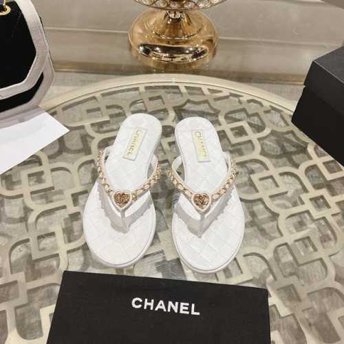 Chanel 小香2024最新走秀时装 链条装饰 顶级品质！精确到1：1 轻奢而不累脚、上脚可随意搭配春夏的服饰、更加彰显质感和品味、简约中带奢华的外观、哪怕只