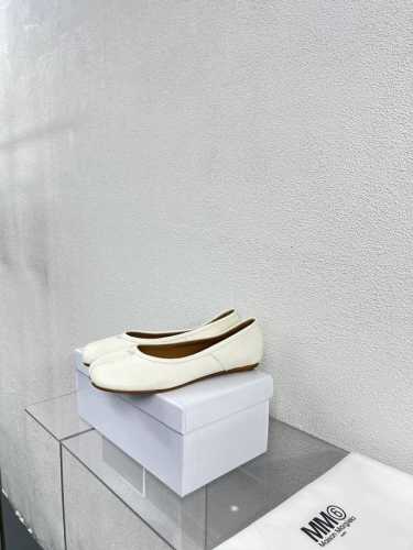 平底分趾单鞋 Mm6 Maison Margiela 超经典 鞋柜必备单品 炒鸡减龄 大热时尚风格 米白小牛皮 水染小牛皮里 Mm6 Maison Margie