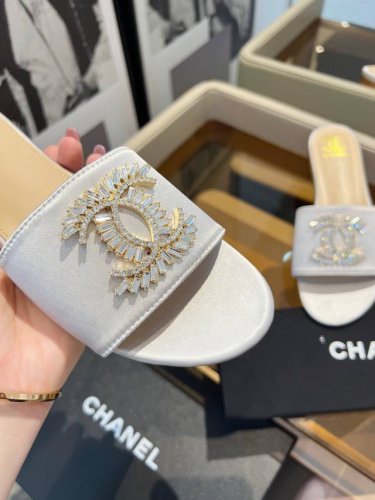 工厂p价 女装女鞋 运动原单 Chanel小香C家凉拖系列 官网同步 经典高雅 随意穿搭 原版Logo标 选用进口牛皮和C家定制面料 多种颜色供女神选择 码数