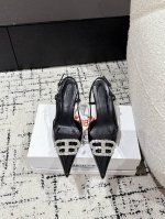 橙子出厂价P Balenciaga 巴黎世家新款 水钻Bb扣尖头高跟凉鞋 高跟鞋 巴黎世家的鞋子绝对开了挂，整双鞋的精髓就是它的鞋头了，够长够尖，并且不带臃肿感