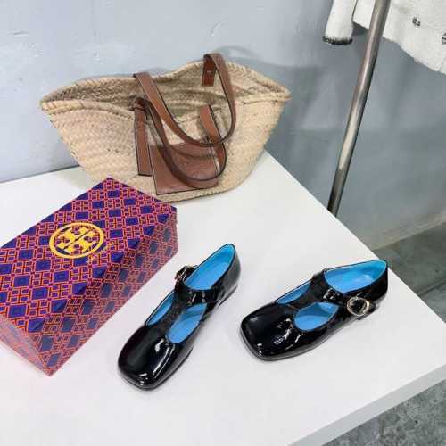 高品质出厂 ！小众潮牌TORY BURCH24春夏秀款T字玛丽珍平底乐福鞋！可盐可甜！ 就很有当代的复古那味儿～～ 既有单鞋的舒适又有玛丽珍的时髦俏皮，脚背上的