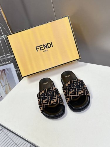顶级原版货 Fendi芬迪情侣款拖鞋，超多网红时尚博主种草 夏天必备 简约大方耐看 鞋面电绣工艺+F家经典老花 内里均为面皮原版混种羊皮，市面唯一一家正品做法，