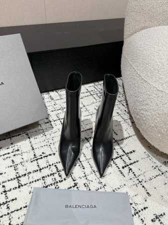 长靴 短靴 2024 Balenciaga尖头高靴 巴黎时装周重磅新品，海外各大博主相继大秀 金卡戴珊Kardashian Kollection 欧美天后麻辣鸡 - 点击图像关闭