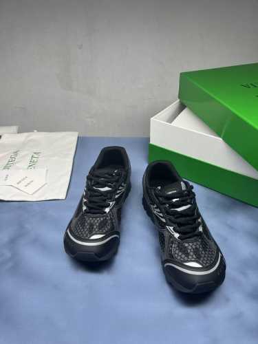 冲量价: 男+10实拍图 BV Orbit运动鞋 王一博 同款 情侣款老爹鞋Runner运动鞋，采用轻质科技网布面料。搭配几何图案设计橡胶外底王炸系列 高版本