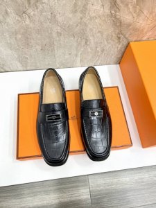H家 Herme* 爱马-仕 新品paris乐福鞋皮鞋 官方售价rmb , 采用进口牛皮 开边珠亮皮 粒面牛皮 手掌纹牛皮 打造 搭配经典复古金属h Logo鞋