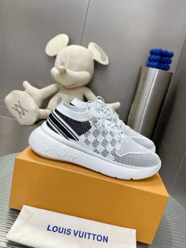 出厂价Pp：430 Louis Vuitton 2025新款 休闲运动鞋 鞋面复杂飞织工艺现已火爆登场，形状压花拼接原图案，原版原材料，面料，原版飞织！内里原版