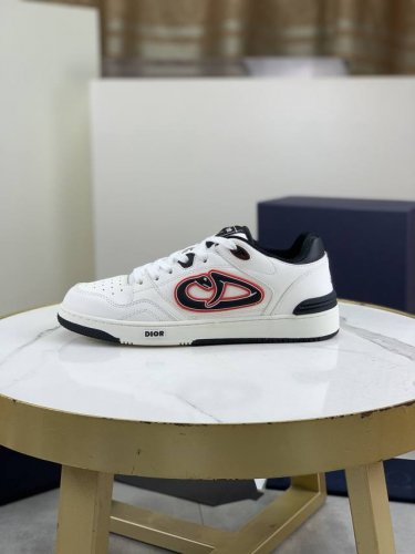 工厂p价p 低帮系列 顶级品质迪奥最新款B57低帮系列原单情侣款中帮运动板鞋 顶级高端版本 代购品质 原版开发 迪奥春秋新款B57低帮 情侣款运动鞋是该系列新品