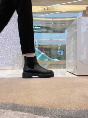 STUART WEITZMAN简称SW 2024秋冬新品，切尔西女靴 气质女神款 独家上新！ 最耐看的靴子就是非它莫属了！随意搭配且可完美， 原版楦型， 配以珍 - 点击图像关闭