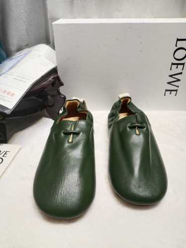 罗意威Loewe 火爆新款 配合整体原版楦型，时尚而个性好穿 颜色超赞 面料：进口牛皮 内里：水染牛皮 垫脚：水染牛皮 大底：原版开模PU大底 包装：原版全套包