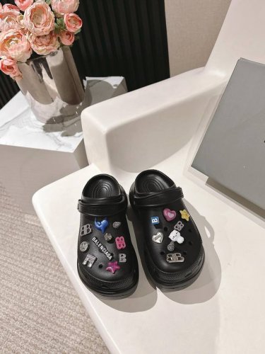 巴黎世家高版本 男款10 Balenciaga X Crocs 巴黎世家 卡骆驰联名款 2025Ss新款厚底松糕洞洞鞋拖鞋沙滩鞋 顶级版本 Zp购入开发做货 此