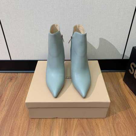 Gianvit* Ross* 尖头高跟短靴。精致的鞋楦，款式时尚。女人味十足。非常值得推荐给你们 材质：鞋面1羊京2羊皮。羊皮内里及垫脚，真皮大底。跟高8.5c - 点击图像关闭