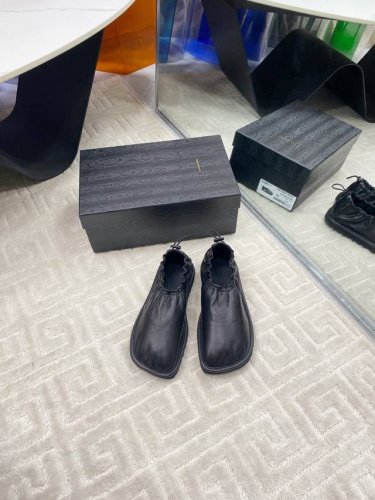 出厂 DRIES VAN NOTEN 2025新款复古调十足的乐福鞋，谁穿谁爱系列的高颜值乐福鞋，脚感超舒适，英伦风十足原版对版订制牛皮面料羊皮内里码数：35-