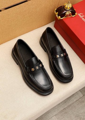 商品商标：Ferragamo 菲拉格慕 休闲皮鞋 正码码数: 38-44 45.46订制 商品材料：精选 进口小牛皮鞋面+经典五金扣，进口水染牛皮内里。强烈立体