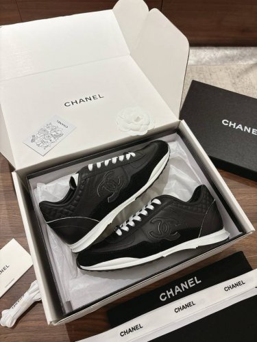 配高端飞机盒包装 女码35-39 40定做 Chane＊L 25C春夏新款运动鞋 官网同步上 专柜断货王 各大博主社交日推款，这季新款简直闭眼入，上脚狂好看，率