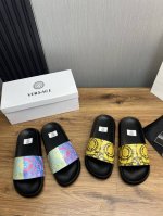 工厂价 范思哲拖鞋 男鞋高端品牌 官网1:1最新力作：原版开模定制 面料釆用进口原版材料制作，升级版大底，更轻便，防滑。市场顶级品质，简单不失品味，潮人必备，时