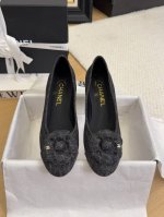 现货发售 *25 专柜 正品级 版本！！ 官方目录： 码数：35、36、37、38、39 34 40 41 需要定做跟客服 沟通 皮面10 均配有意大利正品包装