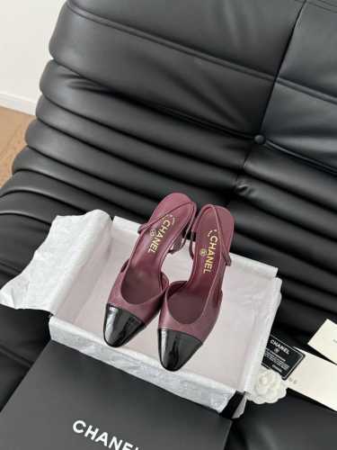 Chanel 经典slingback后空凉鞋 前几年一直在做这个款 今年我们还是重新购版，再次精细copy。 发现新版面的鞋面线条和形体舒适度都做了微调！ 这个