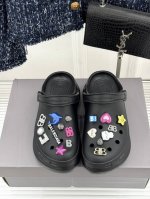 巴黎世家联名卡骆驰情侣款#Crocs Mule Jibbitz洞洞鞋 增高厚底凉鞋 智多星Crocs 花式Diy洞洞拖鞋 猫咪扣爱心扣都好可爱 作弊增高神器.