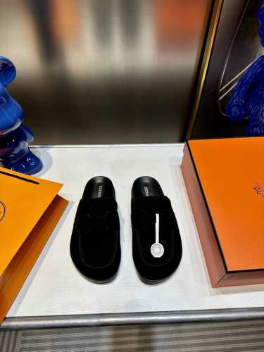 橙子出厂价 HERMES 爱马仕 2024 H家最新款穆勒鞋包头半拖勃肯拖鞋平底凉鞋系列 胖头丑萌丑萌的超可爱 夏天真的太需要百搭拖鞋了，怎么搭配都好看，随意且