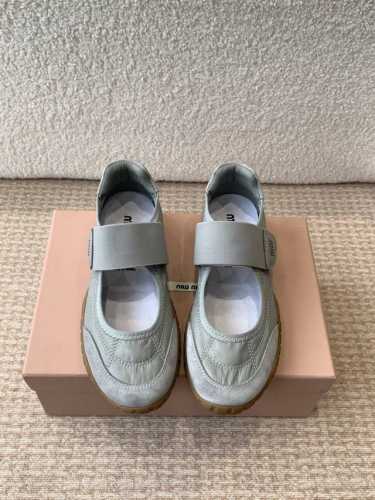 P330 全新升级原版开模 Miumiu 缪缪 25Ss 春夏新款 饼干鞋 阿甘鞋休闲运动鞋 Miumiu最新爆款 前卫大胆的设计，Miu Miu风格融于此款厚