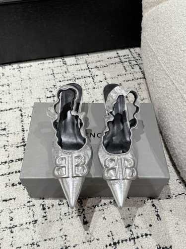 顶级版本 Balenciaga 25S 巴黎世家 春夏新款 双B 扣尖头 凉鞋 单鞋 高跟鞋 巴黎世家出的高跟鞋都很会拿捏女人心！简直美呆了！ 上脚熠熠生辉！而